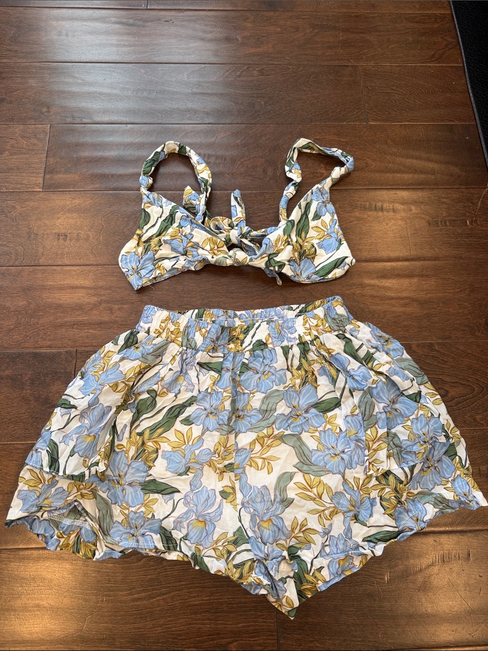 Amalie Showpo. Blue & Olive Floral Crop Top and Shorts Set